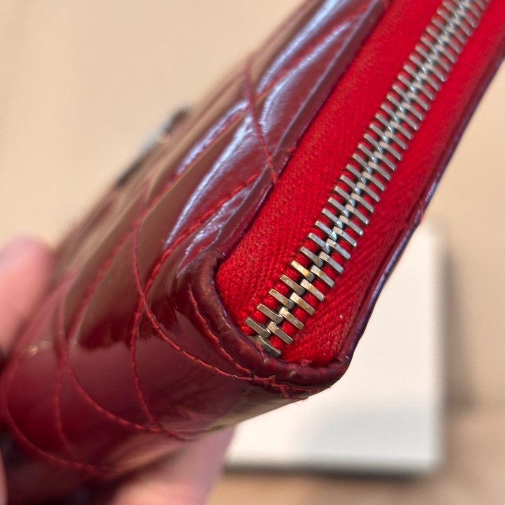 CHANEL Classic Red Quilted Patent Leather ‘Brilliant’ Zippy Long Wallet W/ Box - Picture 7 of 16